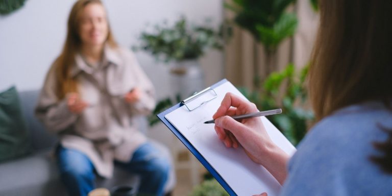 تأثیر تکنولوژی روانشناختی بر بهبود روابط اجتماعی در دنیای دیجیتال