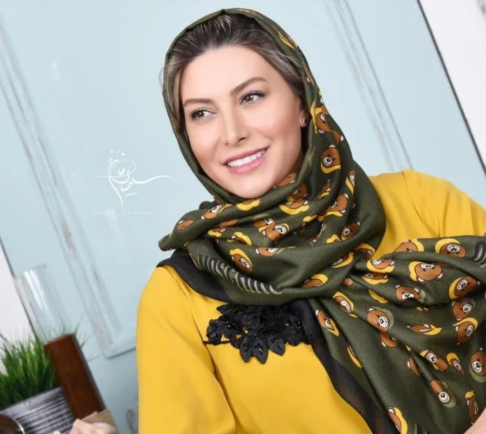 استایل فریبا نادری با عروسک لبوبو استایل فریبا نادری با عروسک لبوبو