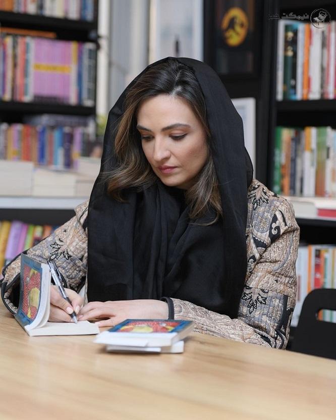 ویژگیهای هنری گلاره عباسی ویژگیهای هنری گلاره عباسی