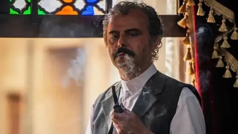 ترک بازیگر بصیر الملک از سریال بامداد خمار ترک بازیگر بصیر الملک از سریال بامداد خمار