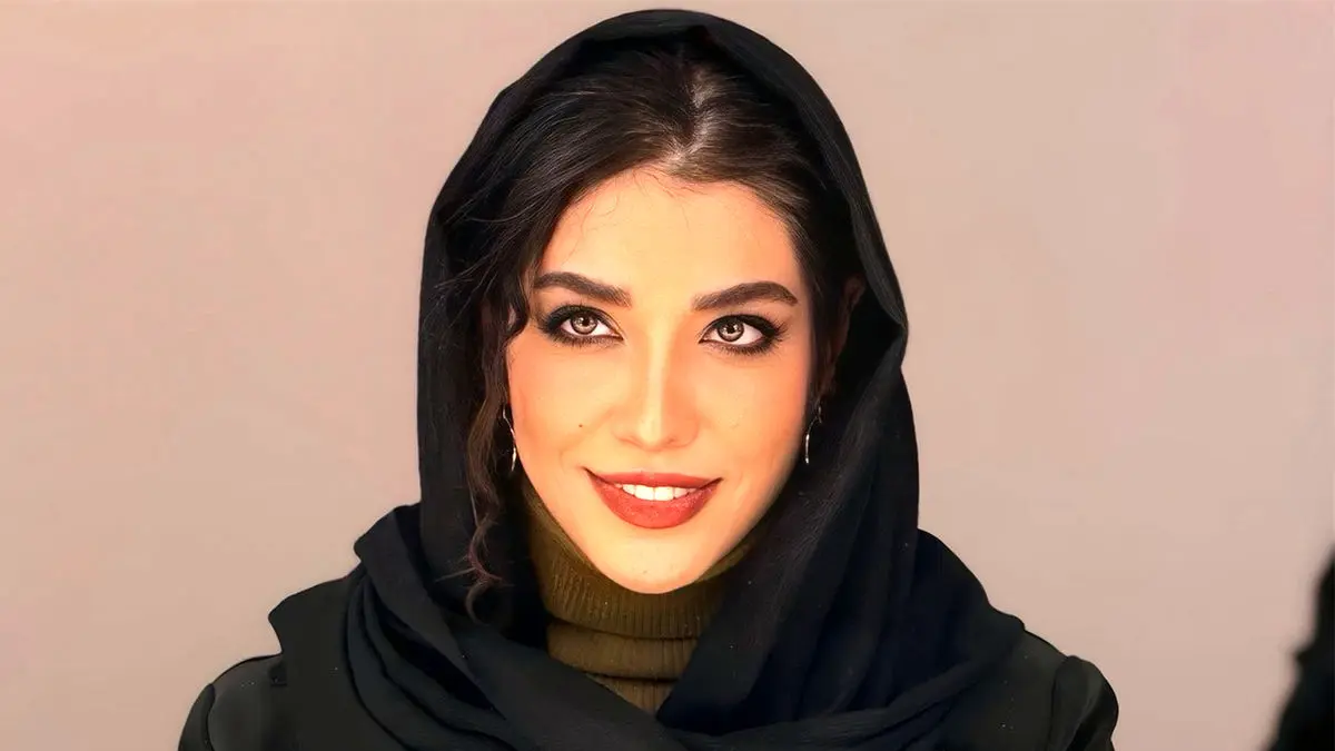 فیلم اجرای ساناز امامیه با آهنگ مرداب گوگوش در صحنه تئاتر فیلم اجرای ساناز امامیه با آهنگ مرداب گوگوش در صحنه تئاتر