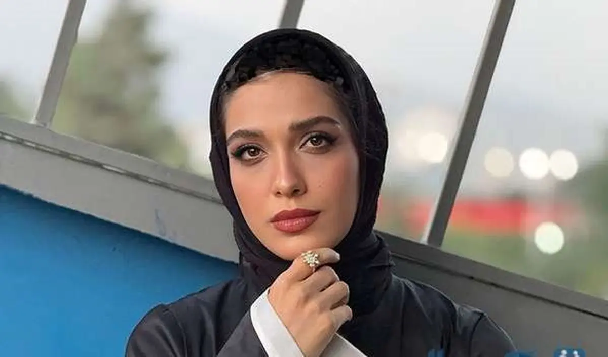 فیلم اجرای ساناز امامیه با آهنگ مرداب گوگوش در صحنه تئاتر فیلم اجرای ساناز امامیه با آهنگ مرداب گوگوش در صحنه تئاتر
