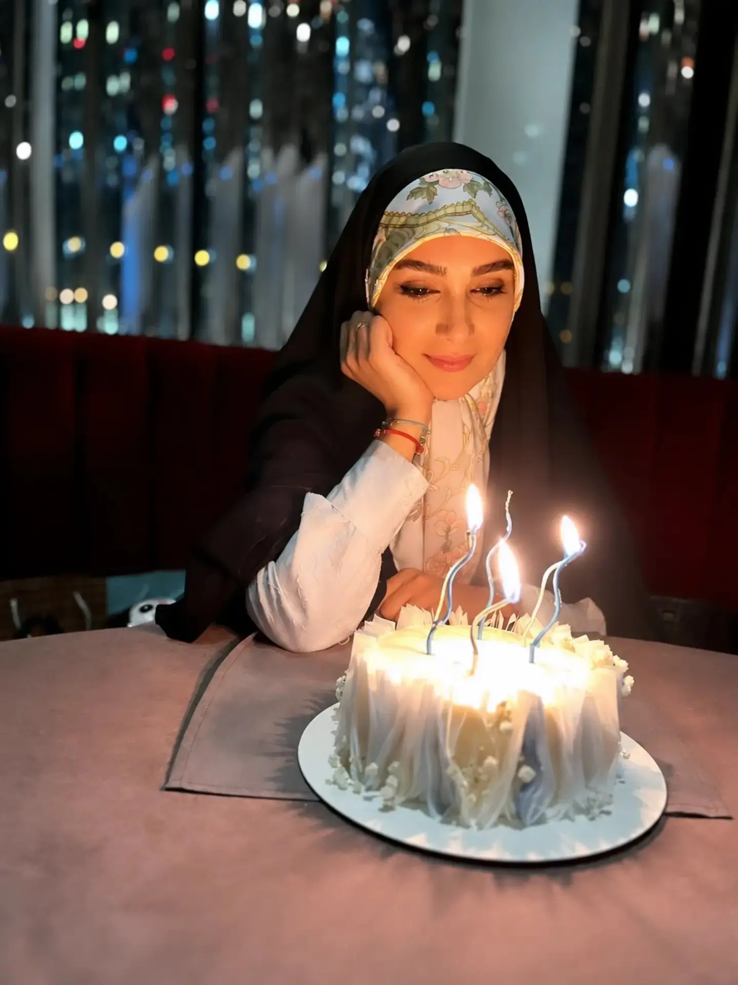 عکس جشن تولد مژده خنجری مجری صداوسیما