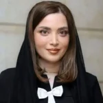 استایل مجلسی بهنوش طباطبایی در مراسم اکران فیلم سینمایی بت